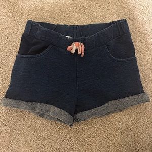 Girls shorts small (5/6)